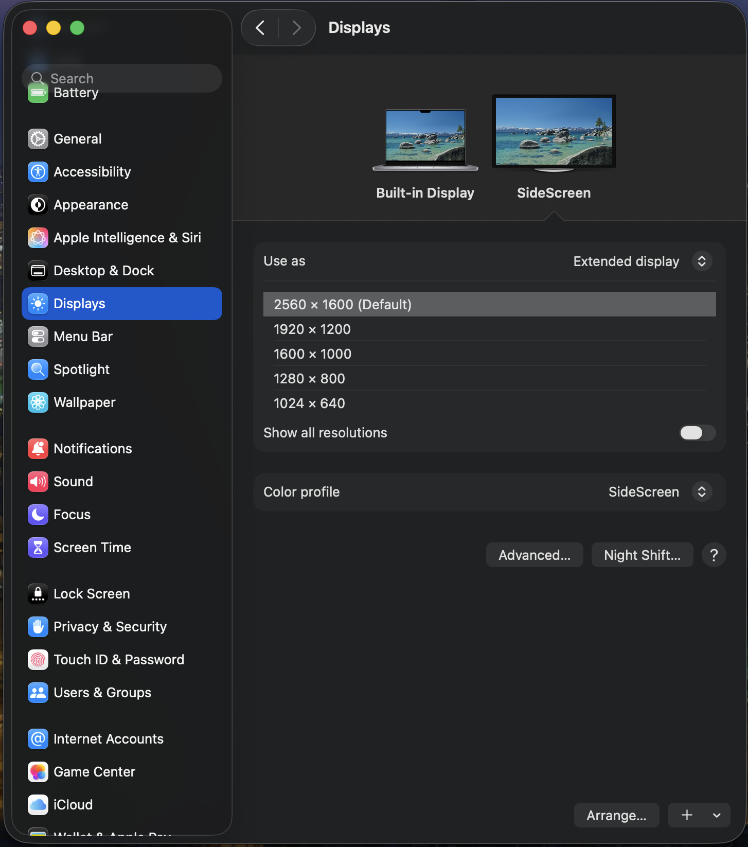 macOS Display Preferences showing SideScreen virtual display